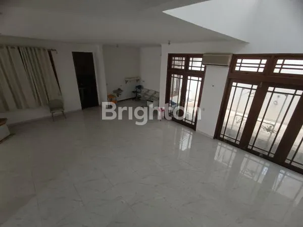 image RUMAH LUAS KOMPLEKS GREENVILLE JAKARTA BARAT (8)