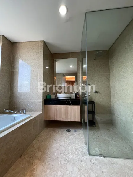 image MINIMALIS TROPIS APARTEMENT GRAND SUNGKONO LAGOON TOWER CASPIAN 3 BEDROOM ADA PRIFAT LIFT INTERIOR MEWAH (8)