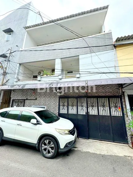 image RUMAH JELAMBAR UKURAN 8X12 SEMI FURNISH JAKARTA BARAT (1)
