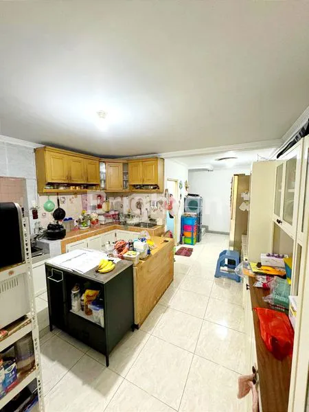 image RUMAH JELAMBAR UKURAN 8X12 SEMI FURNISH JAKARTA BARAT (2)