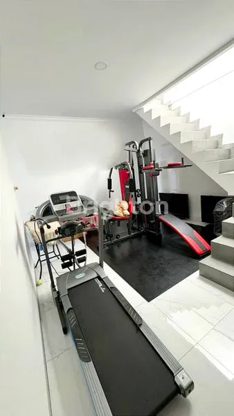 image RUMAH JELAMBAR UKURAN 8X12 SEMI FURNISH JAKARTA BARAT (4)