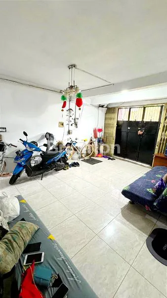 image RUMAH JELAMBAR UKURAN 8X12 SEMI FURNISH JAKARTA BARAT (5)