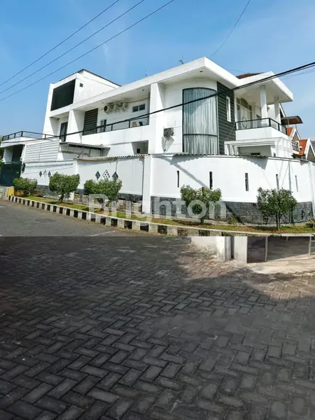 image RUMAH MEWAH HOOK DHARMAHUSADA INDAH UTARA DEKAT GALAXY MALL, UNAIR (2)