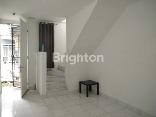 image RUMAH ASRI 2 LANTAI DI ISTANA REGENCY SUDIRMAN - BANDUNG (4)