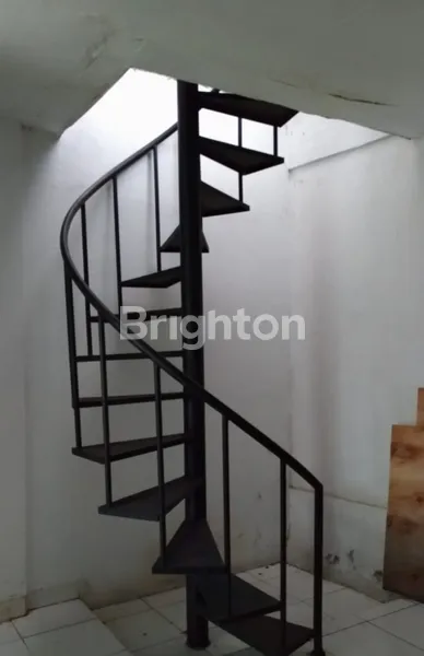 image RUMAH ASRI 2 LANTAI DI ISTANA REGENCY SUDIRMAN - BANDUNG (5)