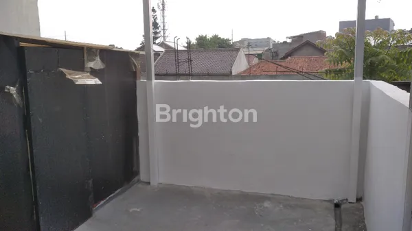 image RUMAH ASRI 2 LANTAI DI ISTANA REGENCY SUDIRMAN - BANDUNG (8)