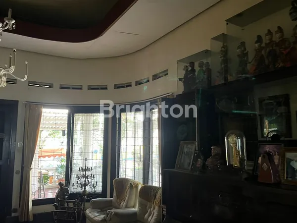 image RUMAH CANTIK BERGAYA CLASSIC DI JL. SURAPATI BANDUNG (2)