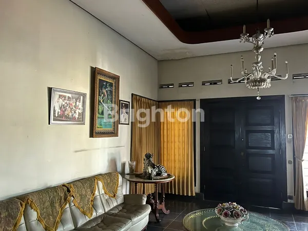 image RUMAH CANTIK BERGAYA CLASSIC DI JL. SURAPATI BANDUNG (3)