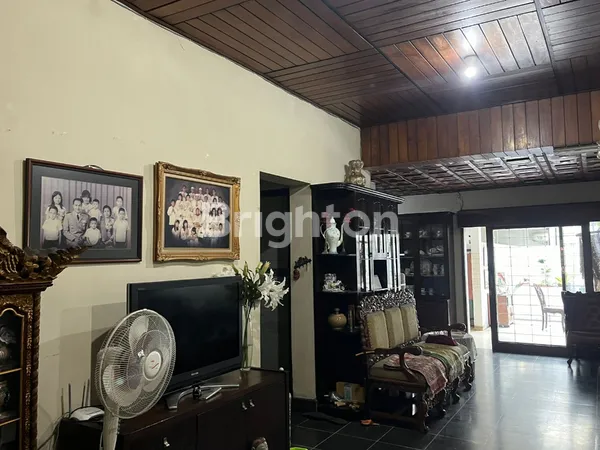 image RUMAH CANTIK BERGAYA CLASSIC DI JL. SURAPATI BANDUNG (4)