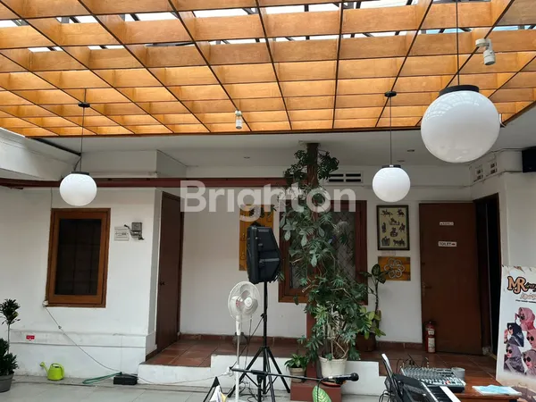 image RUMAH CANTIK BERGAYA CLASSIC DI JL. SURAPATI BANDUNG (6)