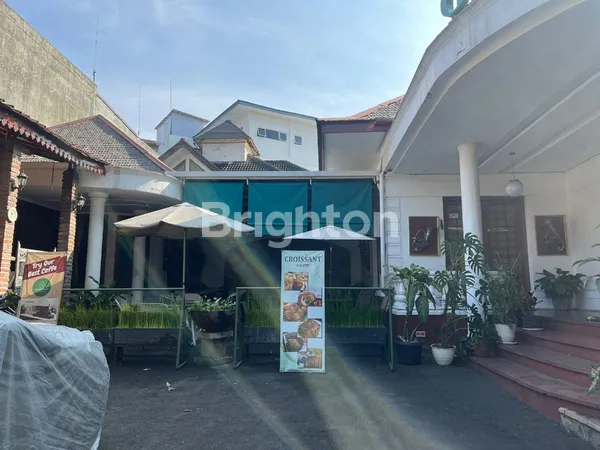 image RUMAH CANTIK BERGAYA CLASSIC DI JL. SURAPATI BANDUNG (8)