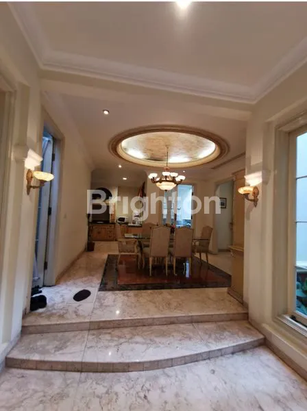 image RUMAH SIAP HUNI CLASSIC STYLE DARMO HILL (2)