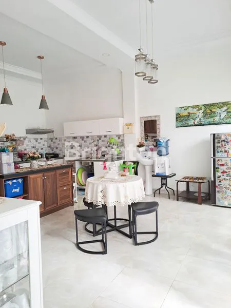 image RUMAH HOOK  DUA LANTAI FURNISHED DI REGENCY  (3)