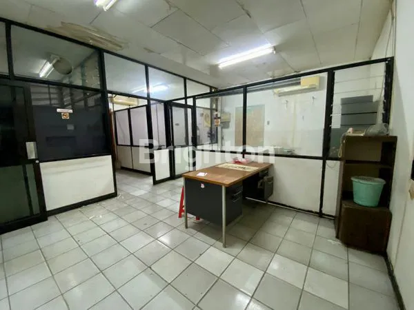 image DIJUAL CEPAT TURUN HARGA 20M \U25B6\UFE0F 17M RUKO JL. ALAYDRUS, PETOJO UTARA, JAKARTA PUSAT (3)