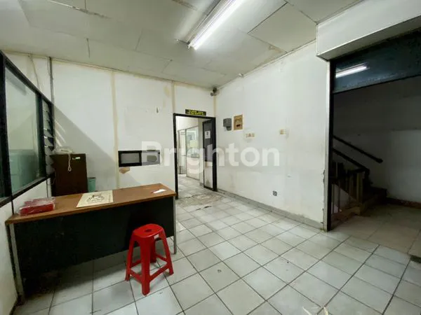 image DIJUAL CEPAT TURUN HARGA 20M \U25B6\UFE0F 17M RUKO JL. ALAYDRUS, PETOJO UTARA, JAKARTA PUSAT (4)