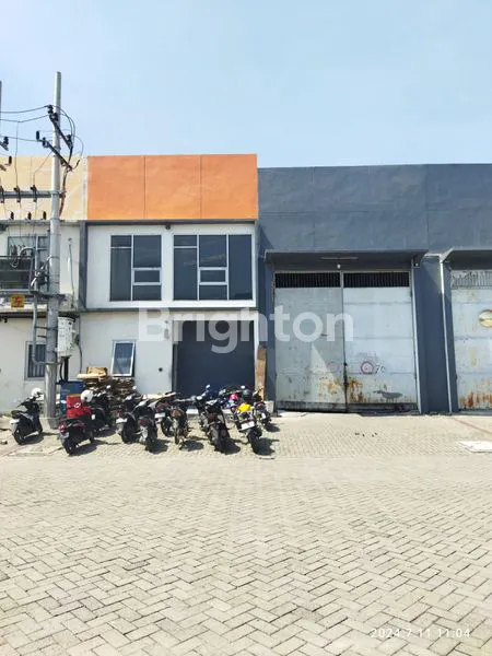 image GUDANG STRATEGIS DEKAT JIIPE MANYAR GRESIK (1)