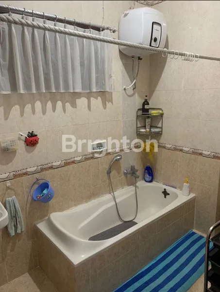 image RUMAH SECONDARY TERAWAT DI GRAHA SAMPURNA, 2 LANTAI, LOKASI DEPAN  (7)