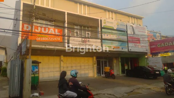 image MAINROAD GUNUNG BATU, DUA LANTAI LEBIH, SANGAT RAMAI (2)