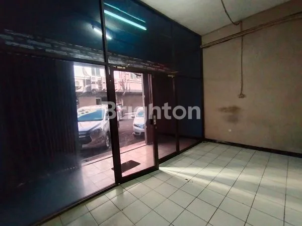 image RUKO 3 LANTAI MEGA GALAXY SURABAYA TIMUR COCOK UNTUK USAHA (2)