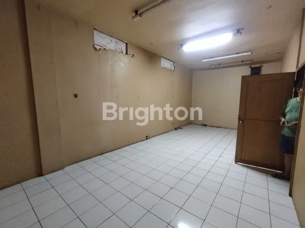 image RUKO 3 LANTAI MEGA GALAXY SURABAYA TIMUR COCOK UNTUK USAHA (3)