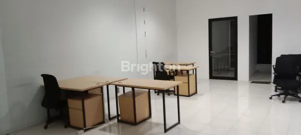 image \U203C\UFE0FRUKO  3  LANTAI  SIAP  PAKAI\U203C\UFE0FCOCOK  USAHA  VAPE STORE  BANK  KANTORAN  STRATEGIS  TENGAH  KOTA  PINGGIR  JALAN  RAYA  SEMARANG  TENGAH (5)