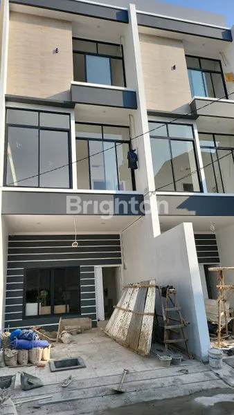 image RUMAH BARU SIAP HUNI 3,5LANTAI KAVPOLRI JELAMBAR LOKASI PREMIUM JARANG ADA (1)