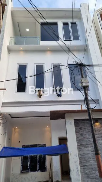 image RUMAH BARU SIAP HUNI 3,5LANTAI KAVPOLRI JELAMBAR LOKASI PREMIUM JARANG ADA (2)