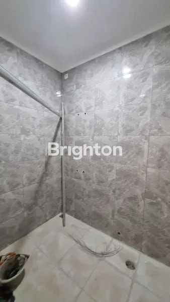 image RUMAH BARU SIAP HUNI 3,5LANTAI KAVPOLRI JELAMBAR LOKASI PREMIUM JARANG ADA (4)