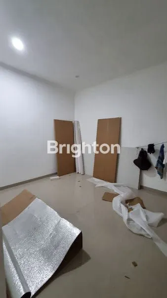 image RUMAH BARU SIAP HUNI 3,5LANTAI KAVPOLRI JELAMBAR LOKASI PREMIUM JARANG ADA (7)