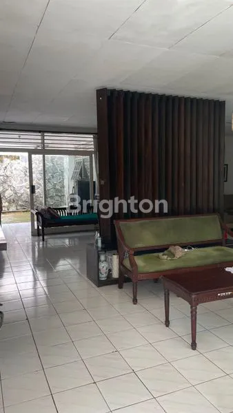 image RUMAH LUAS DI KEBAYORAN LAMA JAKARTA SELATAN (2)