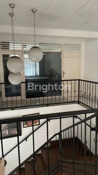 image RUMAH LUAS DI KEBAYORAN LAMA JAKARTA SELATAN (4)