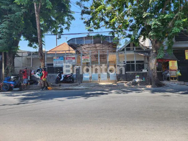 image RUMAH PANDEGILING LOKASI STRATEGIS PUSAT KOTA SURABAYA (1)