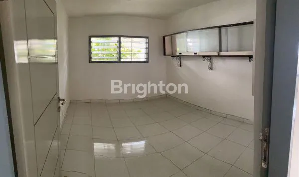 image RUMAH PANDEGILING LOKASI STRATEGIS PUSAT KOTA SURABAYA (6)