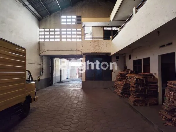 image TOKO DAN GUDANG 662 M2 TENGAH KOTA (4)