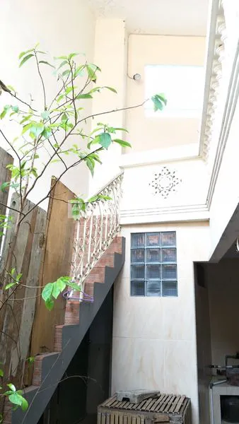 image RUMAH HOKKI 3,5 LANTAI MODEL NGANTONG DI ANGKE JAYA 13 JAKARTA BARAT (2)