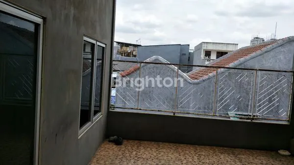 image RUMAH HOKKI 3,5 LANTAI MODEL NGANTONG DI ANGKE JAYA 13 JAKARTA BARAT (7)