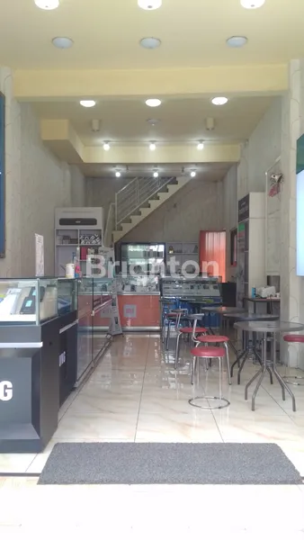 image RUMAH SUPER STRATEGIS COCOK UNTUK PENGINAPAN DAN RAGAM USAHA, HANYA 5 MENIT KE ALUN ALUN KOTA BATU  (2)