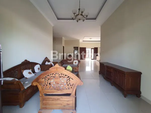 image RUMAH MEWAH  FURNISHED DENGAN KOLAM RENANG DI PUPUK (4)