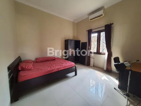 image RUMAH MEWAH  FURNISHED DENGAN KOLAM RENANG DI PUPUK (5)