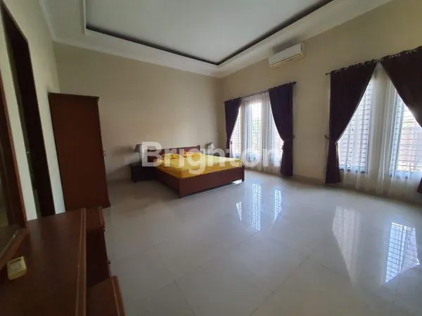 image RUMAH MEWAH  FURNISHED DENGAN KOLAM RENANG DI PUPUK (7)