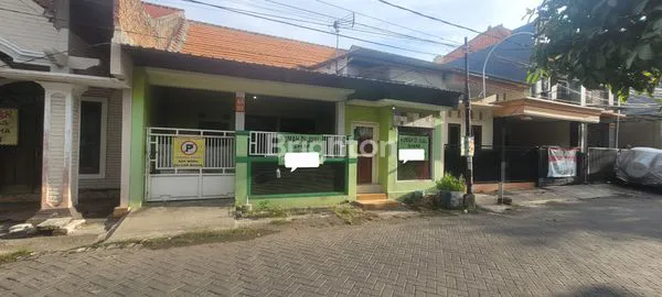 image RUMAH DI TENGAH KOTA SIDOARJO (1)
