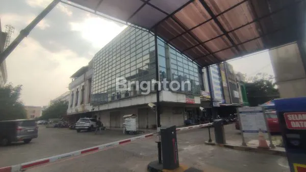 DISEEWAKAN RUKO KOMERSIAL 3 LANTAI