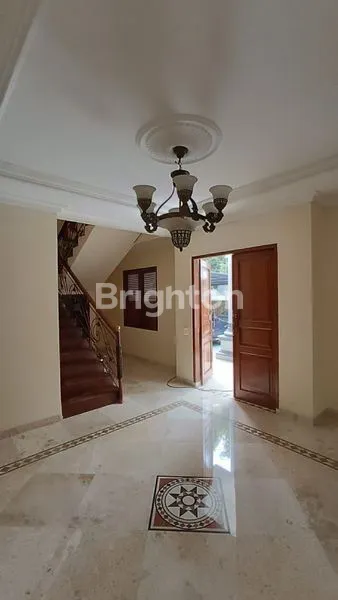 image RUMAH 3 LANTAI + BASEMENT CANTIK, KOKOH ELIT DAN STRATEGIS DI KEBAYORAN BARU (2)