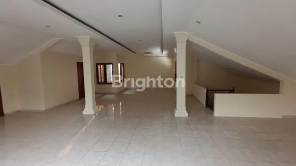 image RUMAH 3 LANTAI + BASEMENT CANTIK, KOKOH ELIT DAN STRATEGIS DI KEBAYORAN BARU (3)