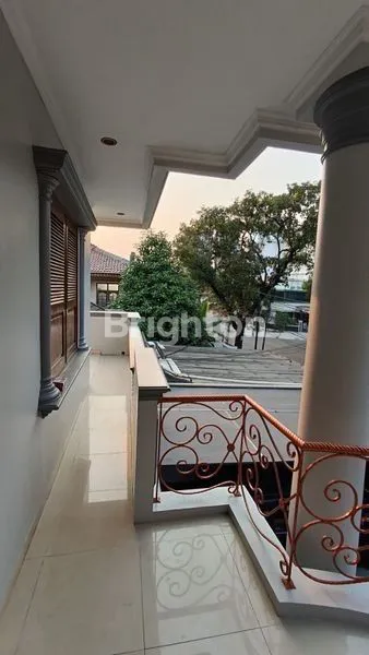 image RUMAH 3 LANTAI + BASEMENT CANTIK, KOKOH ELIT DAN STRATEGIS DI KEBAYORAN BARU (8)
