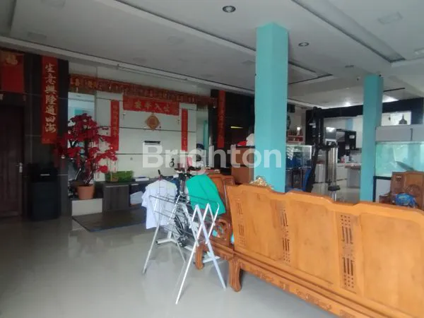 image RUKO 3 UNIT GANDENG LOKASI STRATEGIS COCOK UNTUK USAHA SUPERMARKET, SHOWROOM, KLINIK DI DESA KAPUR KUBU RAYA (6)