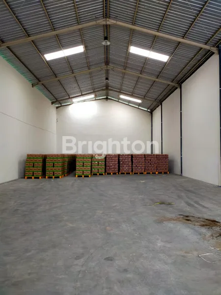 image GUDANG SIAP PAKAI, ROW JALAN 26 METER, LOKASI PREMIUM DI JALAN RAYA PANTURA, DEKAT PELABUHAN INTERNASIONAL GRESIK & GERBANG TOL MANYAR GRESIK  (2)