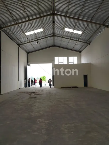 image GUDANG SIAP PAKAI, ROW JALAN 26 METER, LOKASI PREMIUM DI JALAN RAYA PANTURA, DEKAT PELABUHAN INTERNASIONAL GRESIK & GERBANG TOL MANYAR GRESIK  (3)