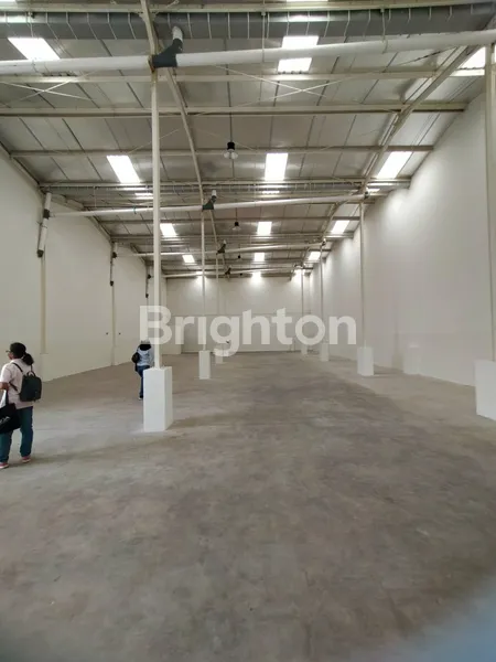 image GUDANG SIAP PAKAI, ROW JALAN 26 METER, LOKASI PREMIUM DI JALAN RAYA PANTURA, DEKAT PELABUHAN INTERNASIONAL GRESIK & GERBANG TOL MANYAR GRESIK (3)