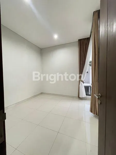 image RUMAH BAGUS 2 LANTAI CLUSTER ELIT SINGOPURAN KARTASURA (4)